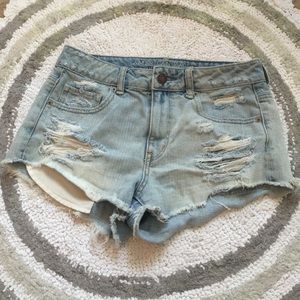 Light wash high-waisted shorts!